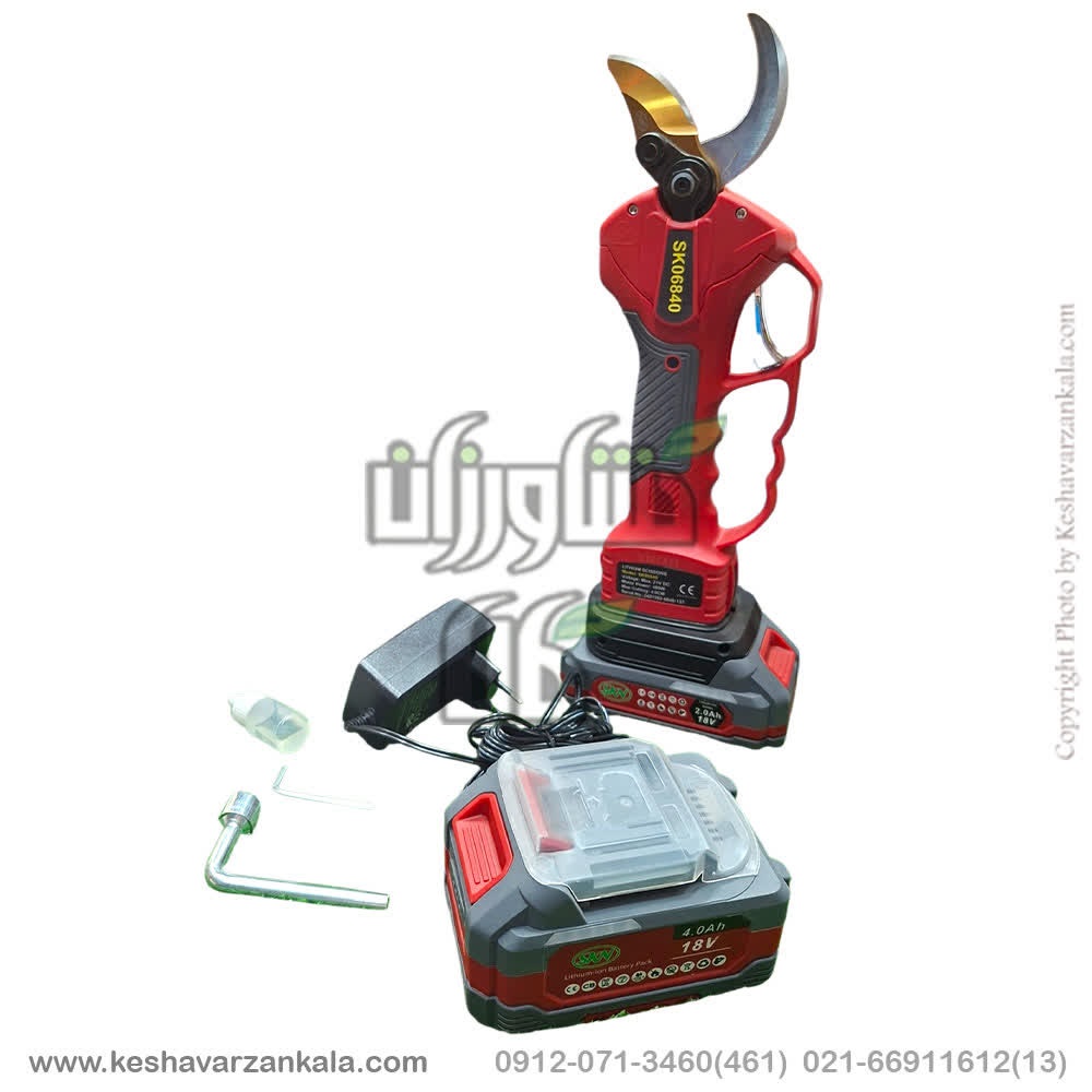 قیچی شارژی SKN مدل 6840 با موتور 400 وات، ولتاژ حداکثر 21 ولت و قطر برش 40 میلی متر. بررسی مشخصات فنی، باتری ها، تیغه تیتانیومی و راهنمای خرید قیچی شارژی باغبانی SKN مدل 6840 , قیمت قیچی شارژی SKN مدل 6840 , قیچی هرس شارژی SKN 40 میلی متری , خرید قیچی شارژی SKN مدل 6840 , قیچی باغبانی شارژی sk06840 , قیچی شارژی 400 وات skn6840 , قیچی شارژی sk06840 با قابلیت برش 4 سانتی متر , skn-6840-lithium-scissors